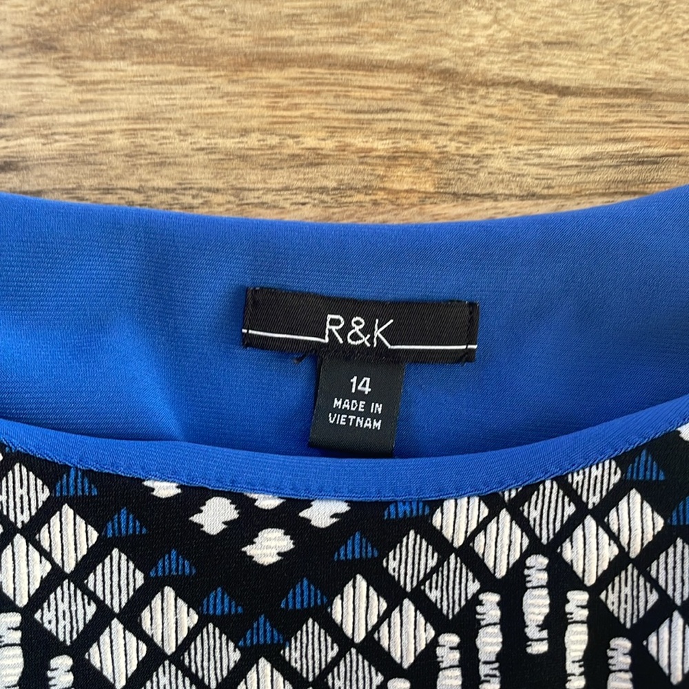 Women’s Knee Length Blue Patterned Dress - Picture 3 of 4